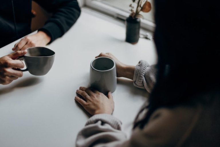 Over ons Koffie Henk bonen voor romantische date-ideeën: barista spelen, koffietochten en ontbijt op bed