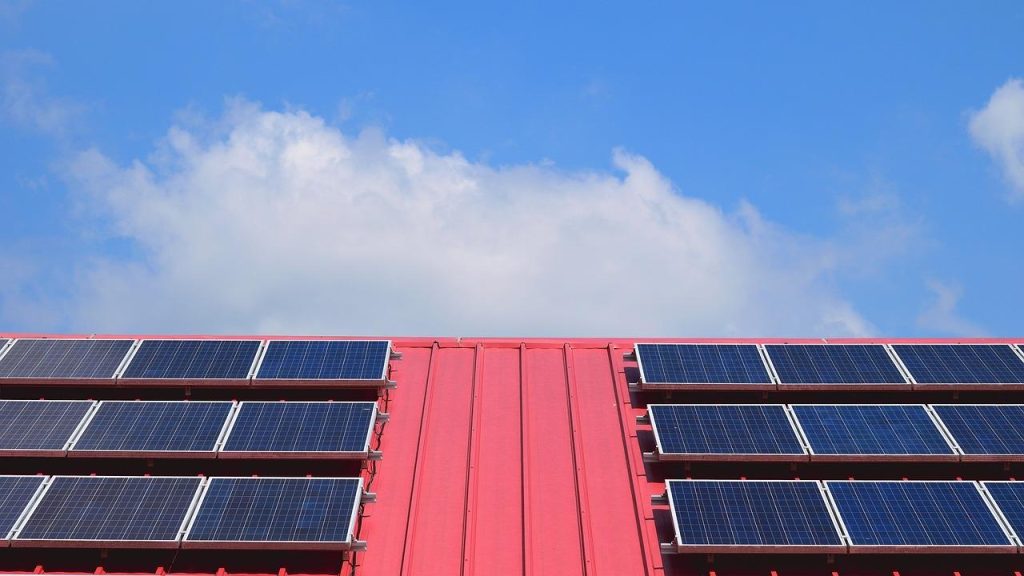 Voordelen van overige energie verkopen of opslaan met duurzame energiebronnen zoals zonnepanelen en thuisaccu