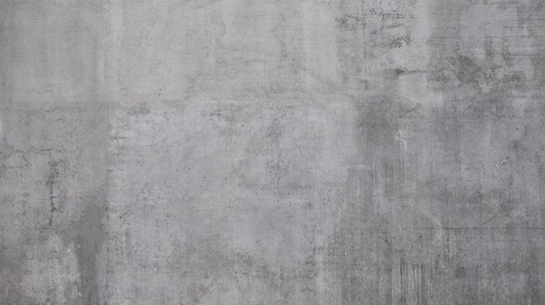 Moderne interieurinrichting met neutrale kleuren, beton ciré vloer en natuurlijk licht schept een serene en stijlvolle leefru