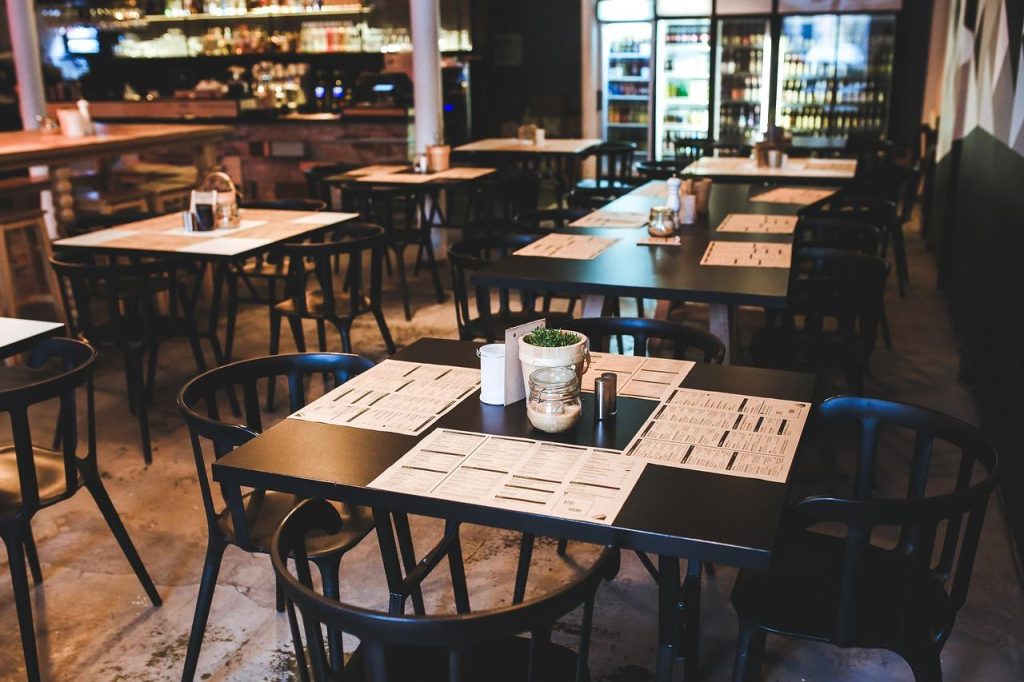 Culinaire scene van 's Hertogenbosch met restaurants, markten en lokale specialiteiten als Bossche Bollen